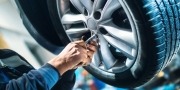 de autoband wordt vervangen
